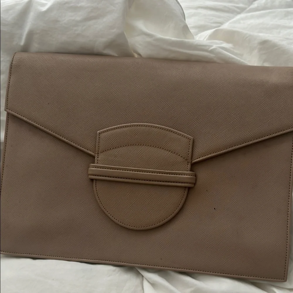 Elegant Tan Envelope Clutch - Picture 4 of 5
